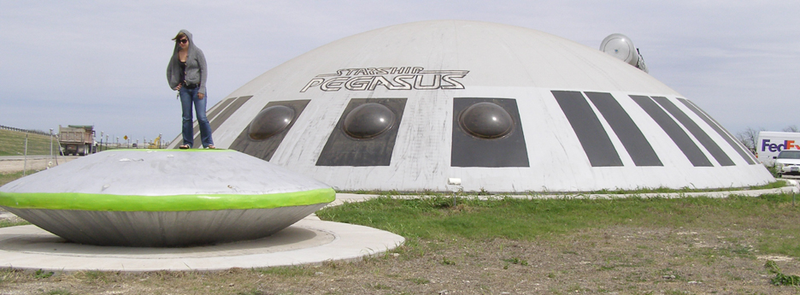 Illustration for article titled Buildings That Look Like Famous Spaceships: A Gallery